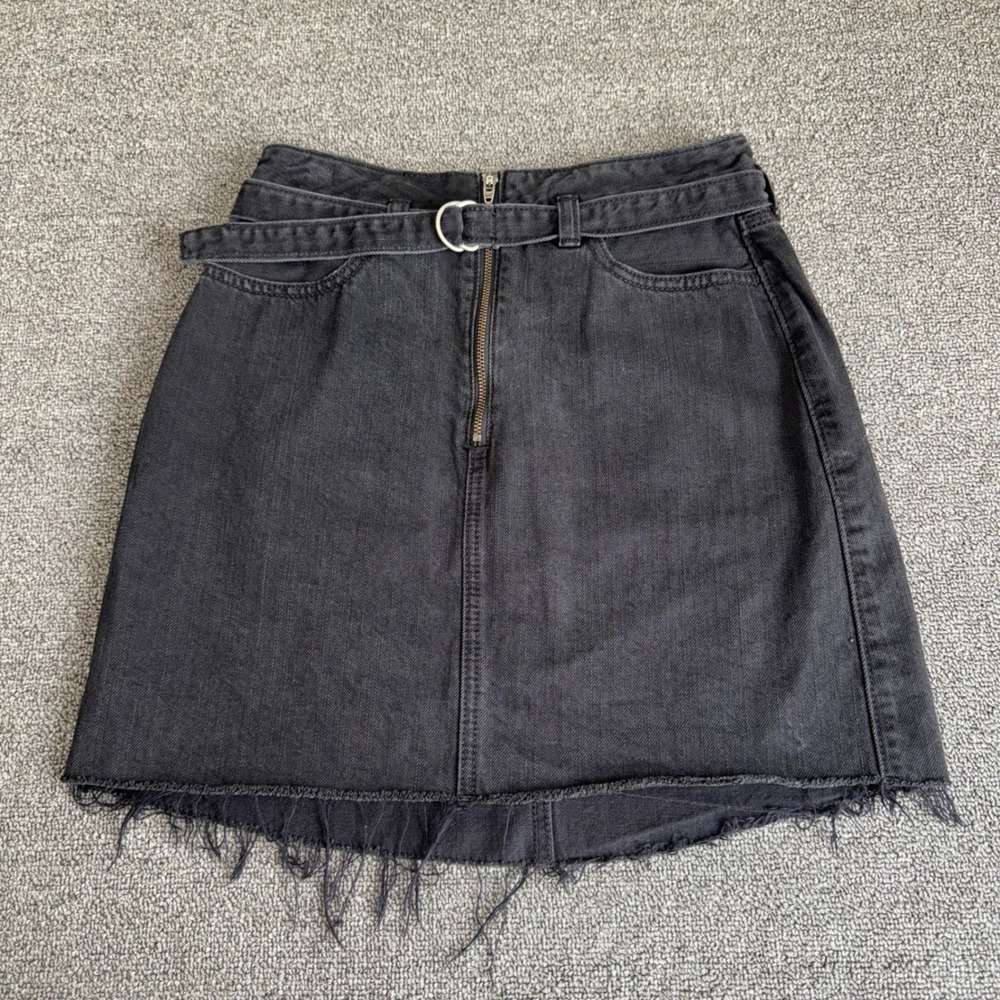 Hollister Ultra High Rise Black Denim Mini Skirt with Belt Size 3 Raw Hem Boho